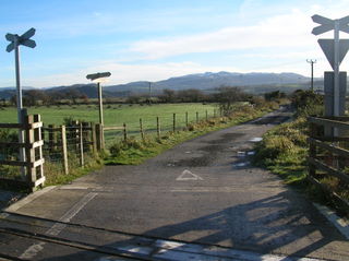 Pewn y Mount crossing left