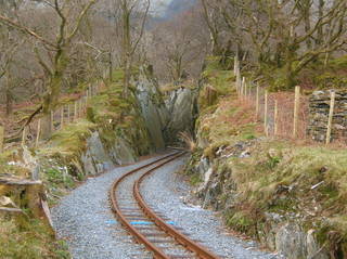 Approaching Cwm Cloch cutting